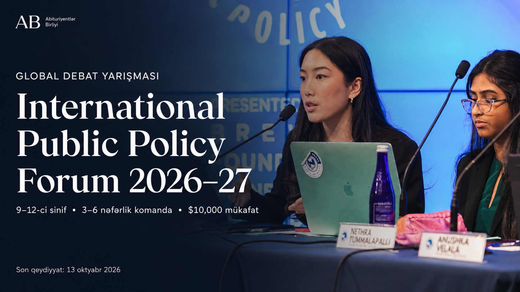 International Public Policy Forum debat yarışmasında çıxış edən şagirdlər